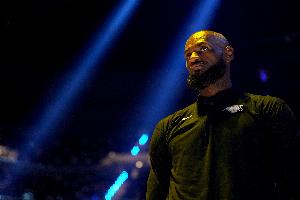 詹姆斯vs76人直播_詹姆斯vs76人比赛回放_NBA高清直播在线观看