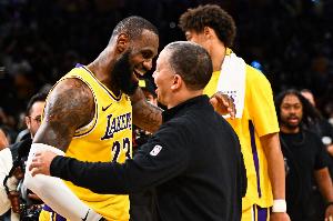 76人vs詹姆斯直播_76人vs詹姆斯比赛回放_NBA高清直播在线观看