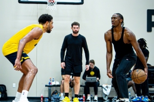 哈利伯顿vs76人直播_哈利伯顿vs76人比赛回放_NBA高清直播在线观看